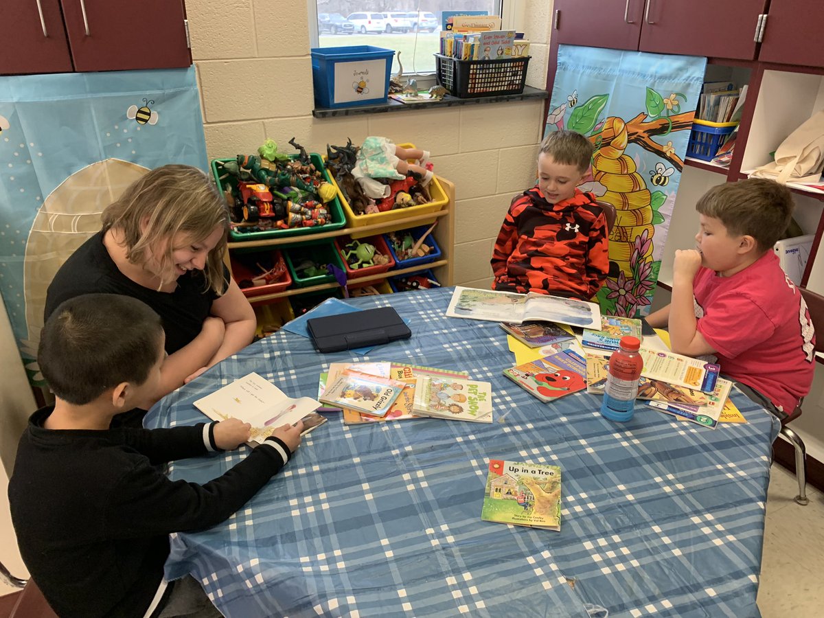 GVMoschella's tweet photo. Our 5th Grade Buddies share our love of reading to end Read Across America Week❤️ @bethelspringsgv @HendersonBSES https://t.co/fEgQ2EPUpd