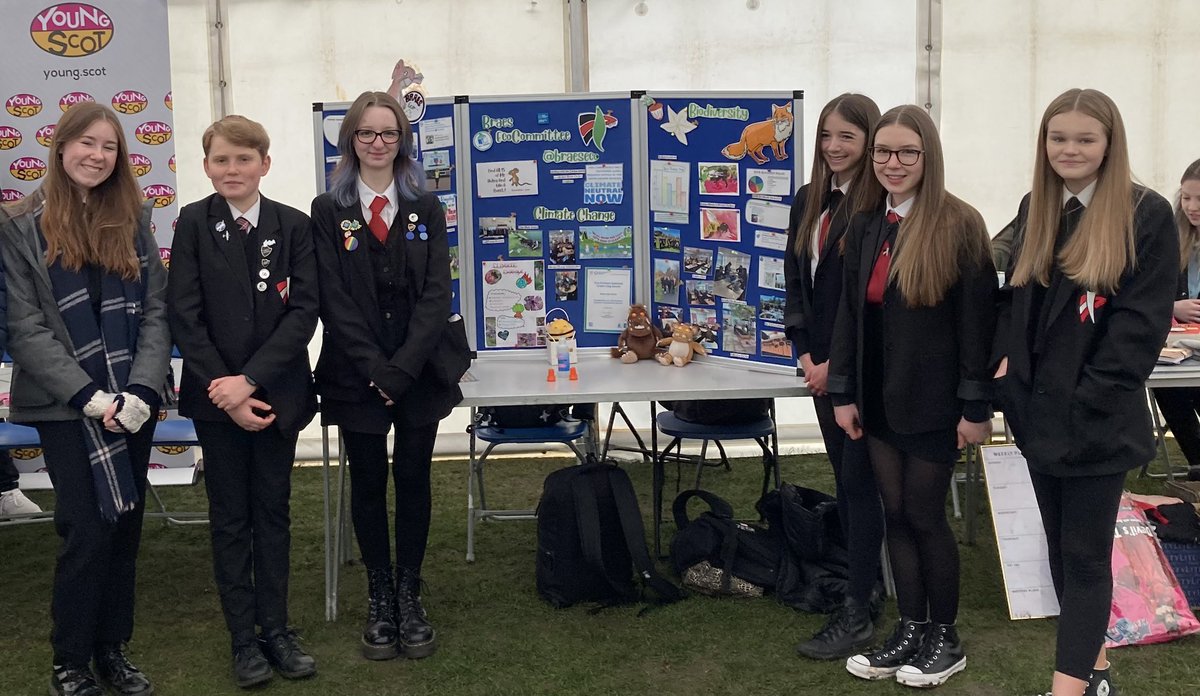 We had a fantastic time at the Falkirk #knowyoureco climate change event! Eco members spoke to young people from across the council about the work we are doing at <a href="/BraesHigh/">Braes High School</a> to build sustainability! #rrs #article24 #article12 #ecoschool