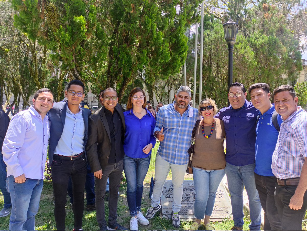 #03Mar | Junto a nuestro Sub Secretario General Seccional del @PartidoADMerida compañero Abilio Gómez @AbilioGomezS acompañamos a los actos centrales en la Plaza Bolivar de Mérida a nuestros hermanos de @untmerida y @Pr1meroJMerida en su aniversario

¡Seguimos ADelante en Unidad!