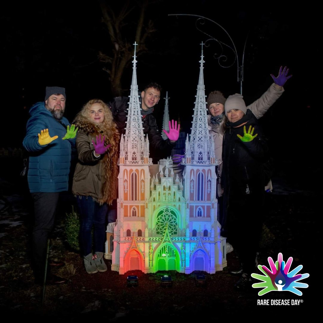 We would like to highlight the Ukrainian🇺🇦 patient groups, that despite the ongoing war, successfully joined the Global Chain of Lights. Unable to do so in the traditional manner, they teamed up with the Kyiv city museum and lighted up small-scale replicas of Ukrainian monuments.