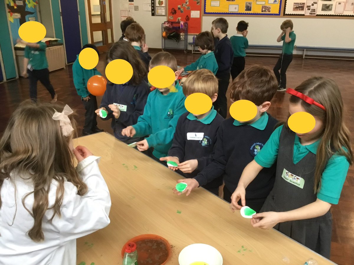 DobcroftInf's tweet photo. We had a wonderful science day. The year 2 science ambassadors did a wonderful job of teaching the whole school (and staff) different experiments. https://t.co/3tlEOZxTuZ