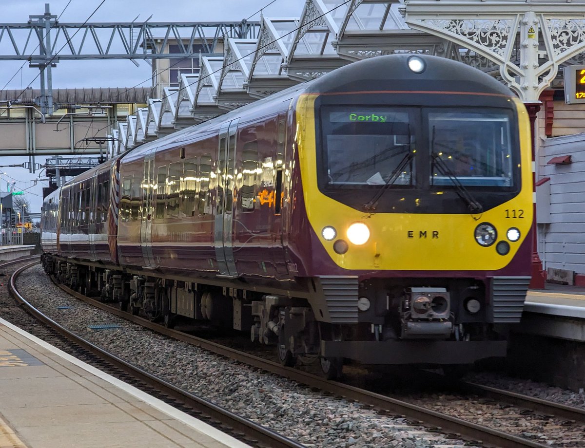 DownOnTheStour's tweet photo. After a change of pace riding a Southern back plus a change at East Croydon I'm back in the Smoke 💨
Time to mix it up going home by using EMR on the MML✌️
#DispatchersOfTwitter #RailwayPhotography #railwaytwitter #class360 #class73 #class377 https://t.co/6KMV172TKo