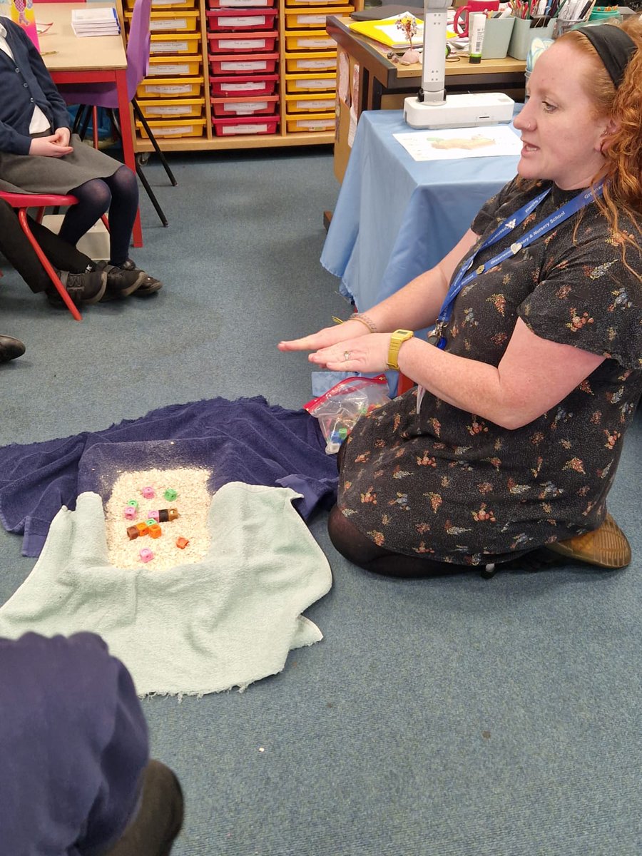 MissHMEvans's tweet photo. What causes earthquakes, and where are the fault lines? What did we notice about the country Italy in comparison to where we are situated on the tectonic plate? Great learning and understanding in today's geography lesson @FHTGeography @GreenwoodSch https://t.co/cciDNyoZUE