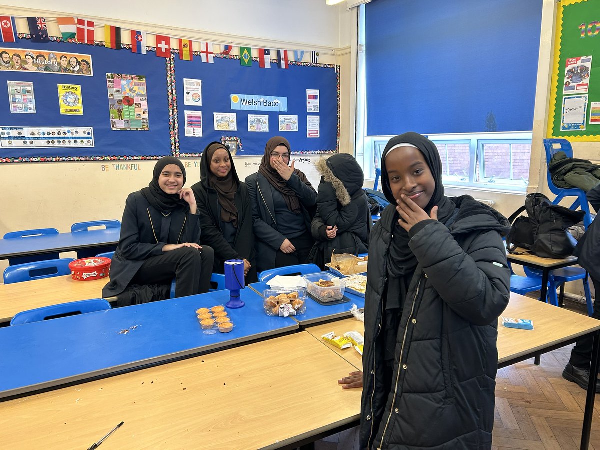 Our school community <a href="/CathaysHigh/">Cathays High School</a> coming together yet again! So proud of members of 10CAM organising a bake sale to raise money for Turkey and Syria. Lots of home baked treats and donations from the pupils that were on sale. Total raised will be announced soon! @junwinHOY10