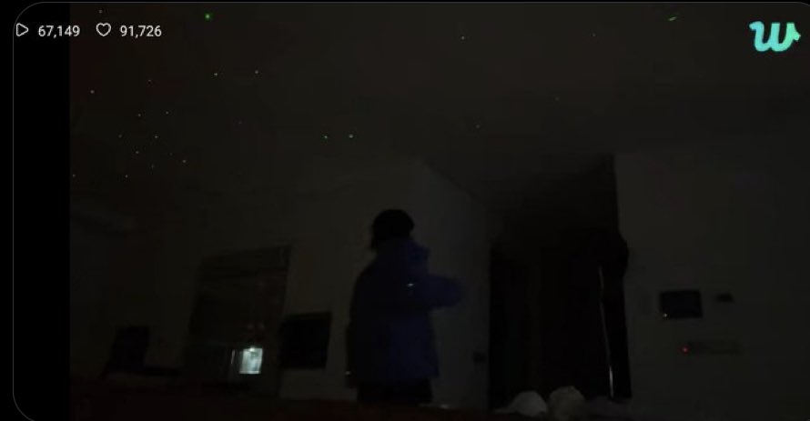 || Jk 🐰

• Jungkook war gerade live auf Weverse 

#jungkook #jk #정국 #제이케이 <a href="/BTS_twt/">방탄소년단</a>