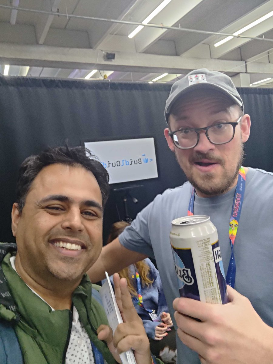_BuildBear's tweet image. It was a pleasure meeting @austingriffith at #EthDenver! The BuildBear team (@DeeSukh) had an incredible time discussing the latest developments in the web3 space. 
If you're new to Ethereum, don't miss out on his #speedrunEthereum - it's the best way to get started!
