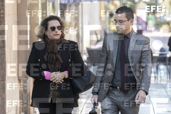 EFE_Murcia's tweet photo. La ex presidenta de la Autoridad Portuaria de Cartagena Yolanda Muñoz ha asegurado que se encuentra “muy mal y muy afectada” antes de declarar ante el juez en un presunto caso de corrupción. https://t.co/wqdQyWq5rN