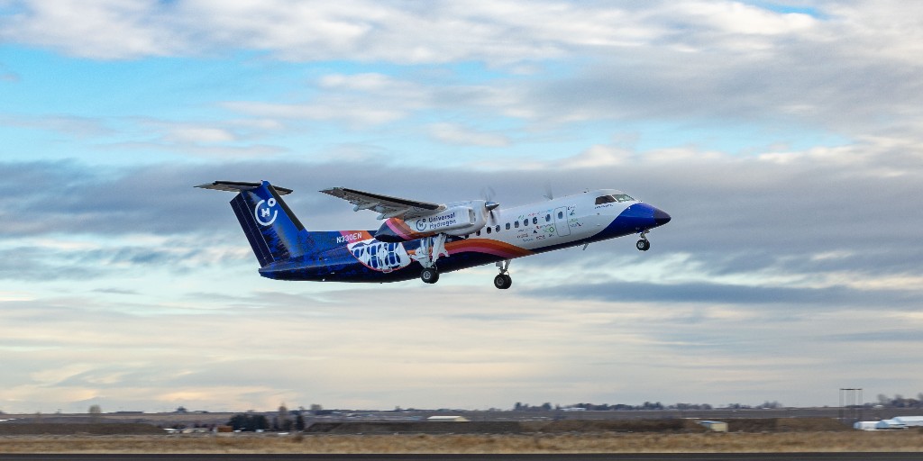 Universal Hydrogen Co. this week flew a 40-passenger regional airliner using #hydrogen #fuel cell propulsion. The flight is the largest hydrogen fuel cell-powered #airplane ever to take to the skies and largest airplane to cruise principally on hydrogen: aviationpros.com/53027283