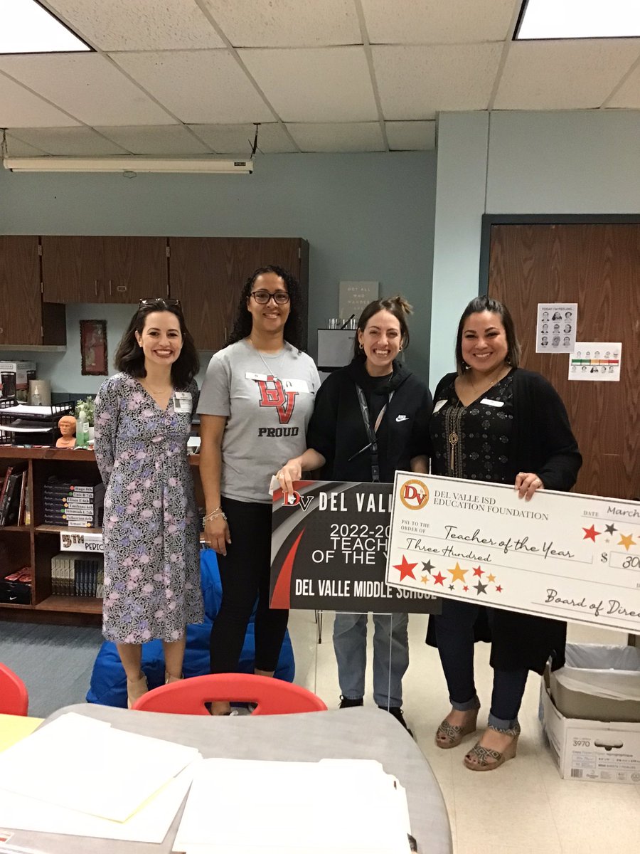 DVISD_DVMS's tweet photo. Congratulations Ms. Roan-Zarrella! DVISD-DVMS 2022-2023 Teacher of the Year. 👏🏻👏🏻👏🏻 https://t.co/Zb0eJc8xQc