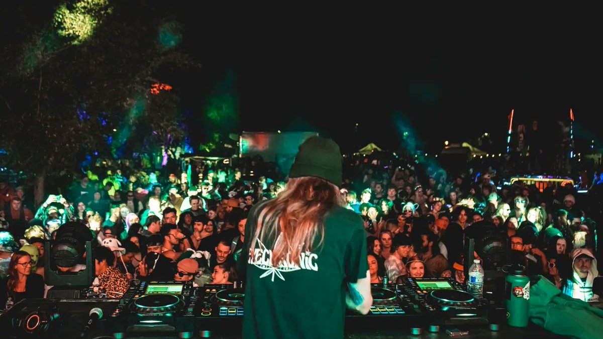 synmedia_az's tweet photo. 🌳 What 🔥 A 💨 Gai 🤯
🎧 - @eyechronicmusic https://t.co/GiA3ObKjWB