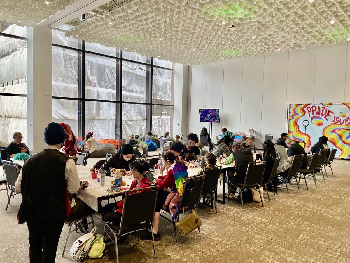 FREE_2_LUV's tweet image. It&apos;s Day 2 at @emeraldcitycon, and the party&apos;s just getting started! We&apos;re creating, gaming, chillin&apos;, and connecting at the Pride Lounge. Join us! #ECCC2023  ❣️🖤❣️ #ECCC