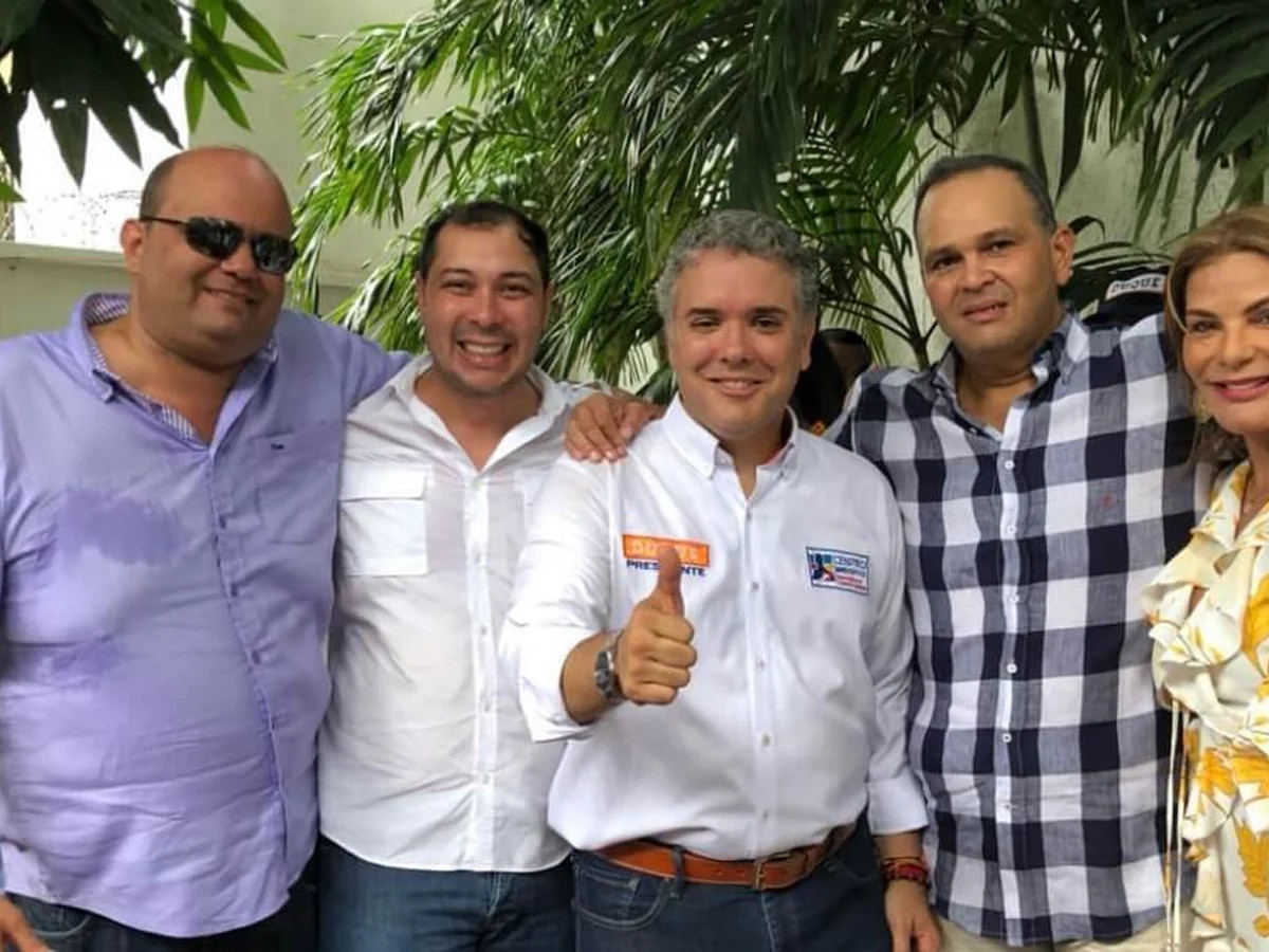 Hola <a href="/PalomaValenciaL/">Paloma Valencia L</a>, por qué no pediste renuncias aquí también? Hipócritas.