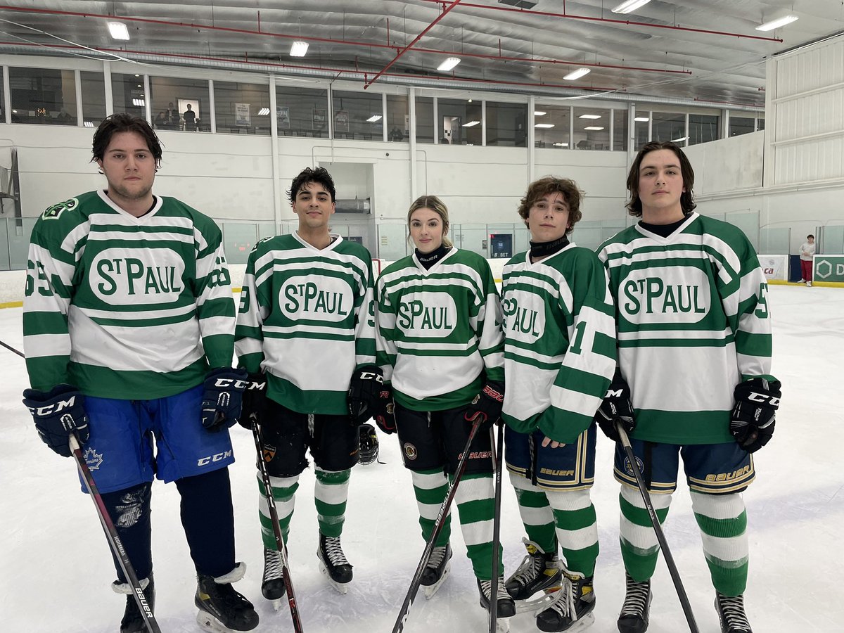 stpathletics's tweet photo. Congratulations to the St. Paul Hockey team for their Bronze Medal win 8-6 over Bill Crothers at the York U tournament. Thanks to our 5 graduating athletes in their last high school game. @StPaulCSS1 https://t.co/RSXqFGS7Ax
