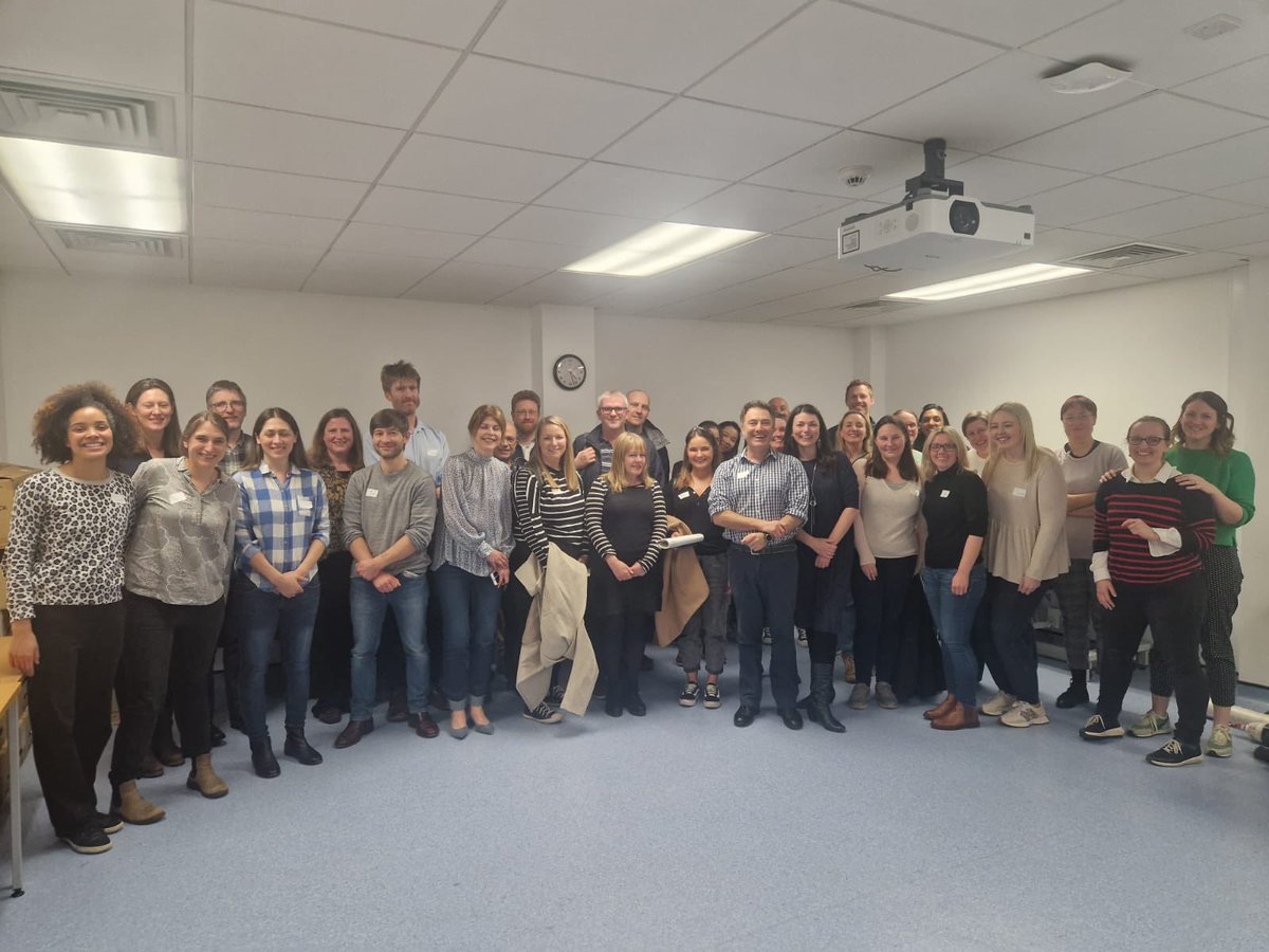 Here are 16 new #ARNI providers from the Dundee course, and the amazing faculty that made the course possible. Thank you all 🥰 @ResusCouncilUK