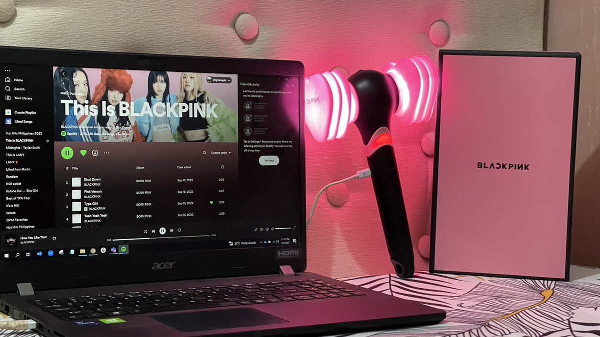 Shyrameyb's tweet photo. Thank you @luvJISOOqt ๐
Received my BP lightstick, all working and syncing properly. โบ๏ธ #JSQTProofs https://t.co/1IhOiFatBp