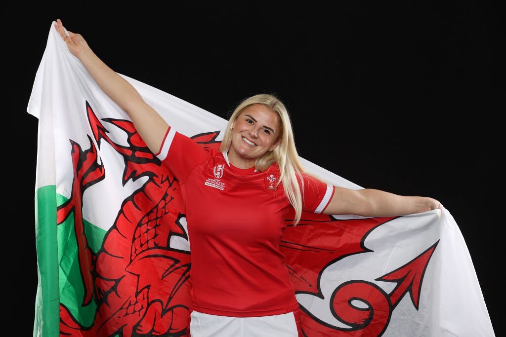 🏴󠁧󠁢󠁷󠁬󠁳󠁿 Well done @WelshRugbyUnion and @carysw11 on the full time contracts. A fantastic leap forward for #WomensRugby at home and worldwide. Another great ambassador for @RoyalAirForce @RAFRugbyUnion & the @HQRAFSport elite system. Well done Carys ✈️ #NoOrdinaryJob @RAFPersBranch