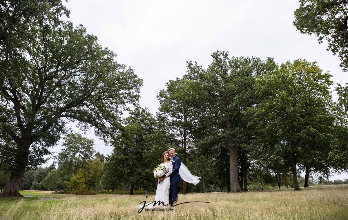 JMCPhotographer's tweet photo. Tomorrow i'll be attending the wedding showcase at Bearwood Lakes. Come down and have a look at the fantastic grounds which make for awesome wedding pictures.  I'm also going to be offering a 10% discount on my wedding packages - hopefully see you there.

#weddingphotoshoot https://t.co/71V4fKpSfM