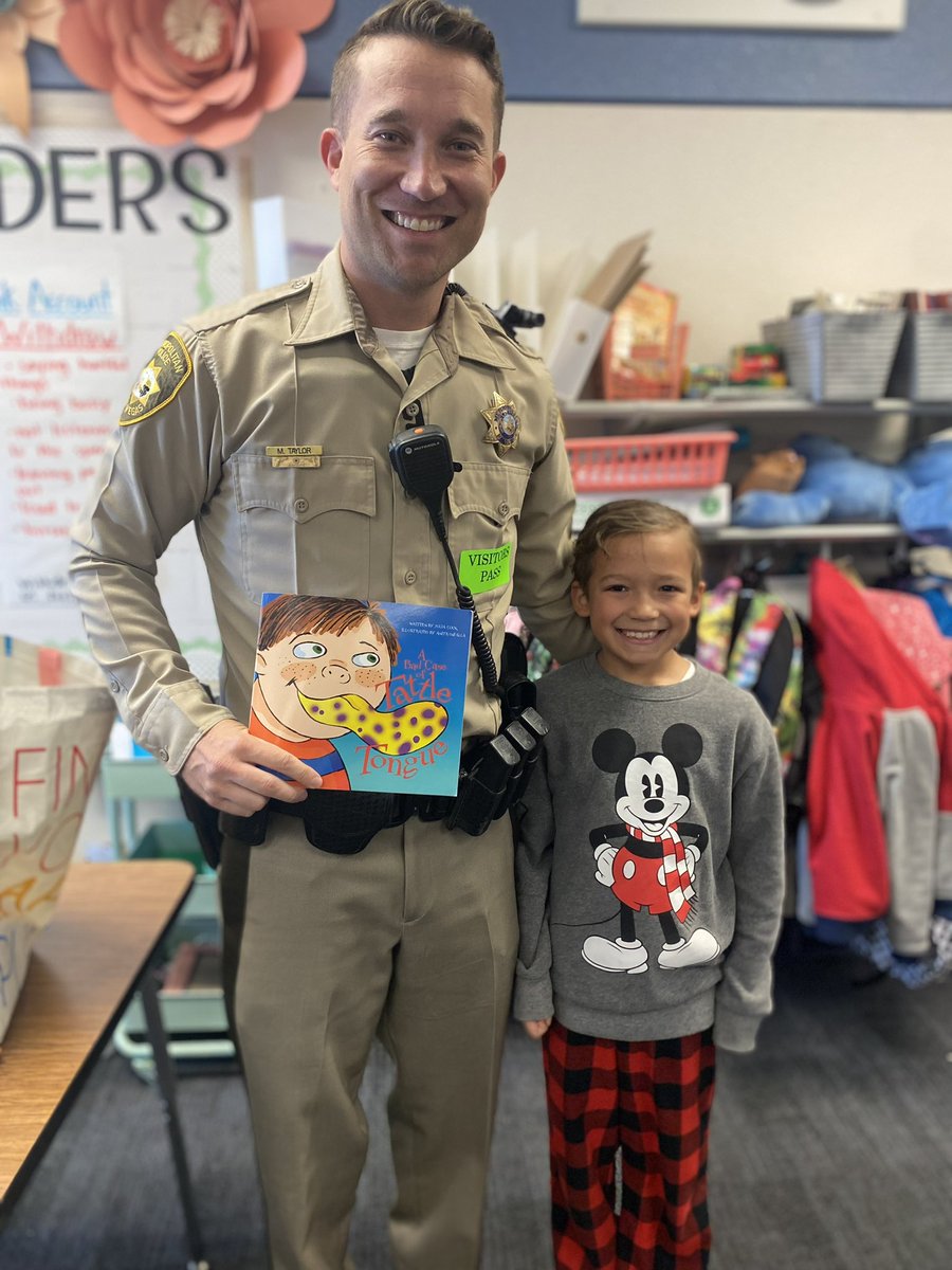 #NevadaReadingWeek 📚 continues

A special thank you to all #lasvegas schools @ClarkCountySch for inviting us out. @LVMPD @ClarkCountyNV