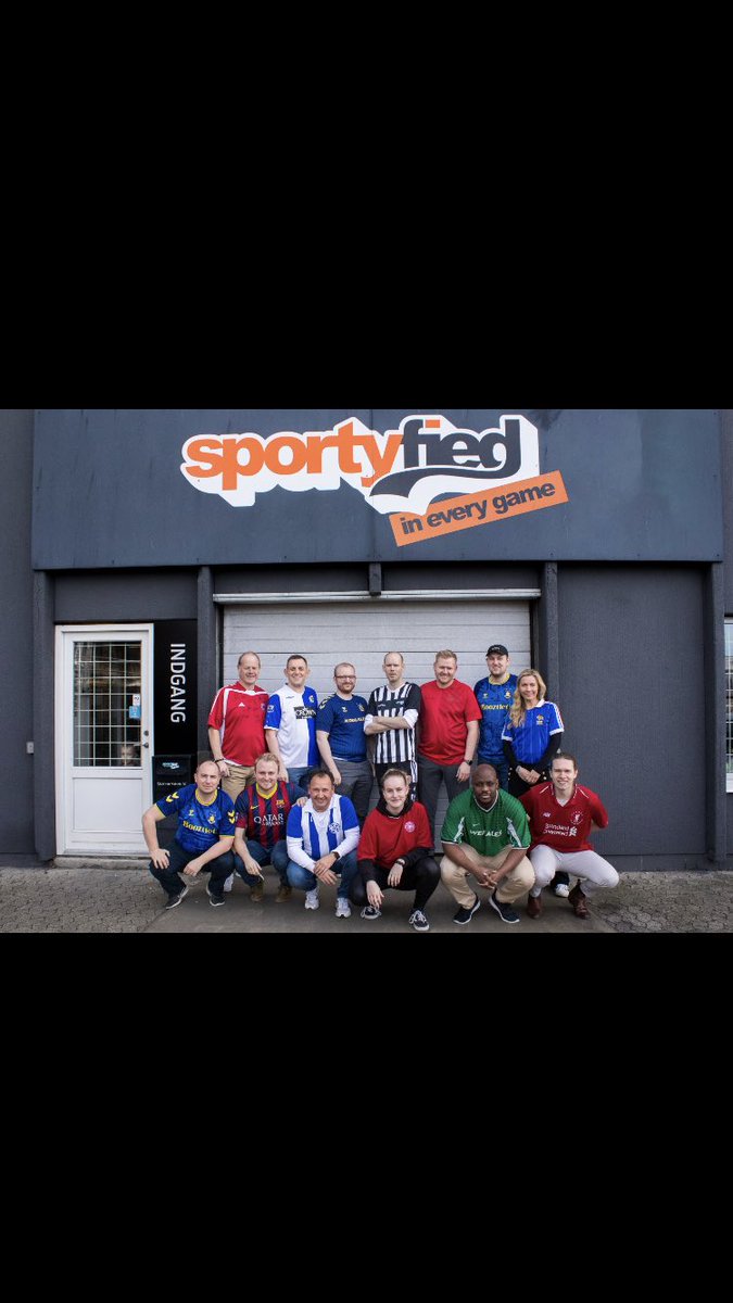 #Fodboldtroejefredag hos    Sportyfied! Og som altid har vi alle sammen doneret lidt til den vigtige sag!