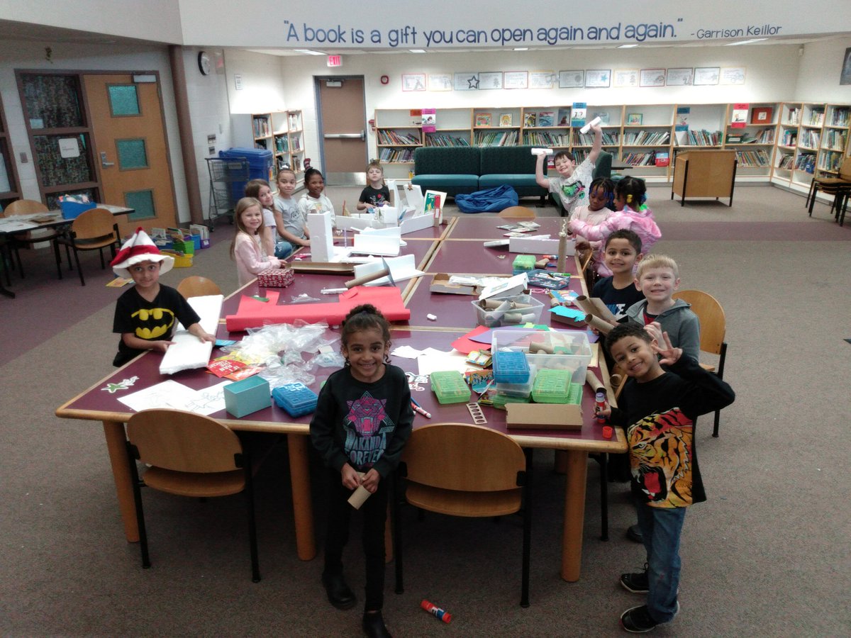 Hayes_LMC's tweet photo. @HayesHuskies celebrating March is reading month- Dr. Seuss maker space enrichment https://t.co/L0UBQ3YFW3