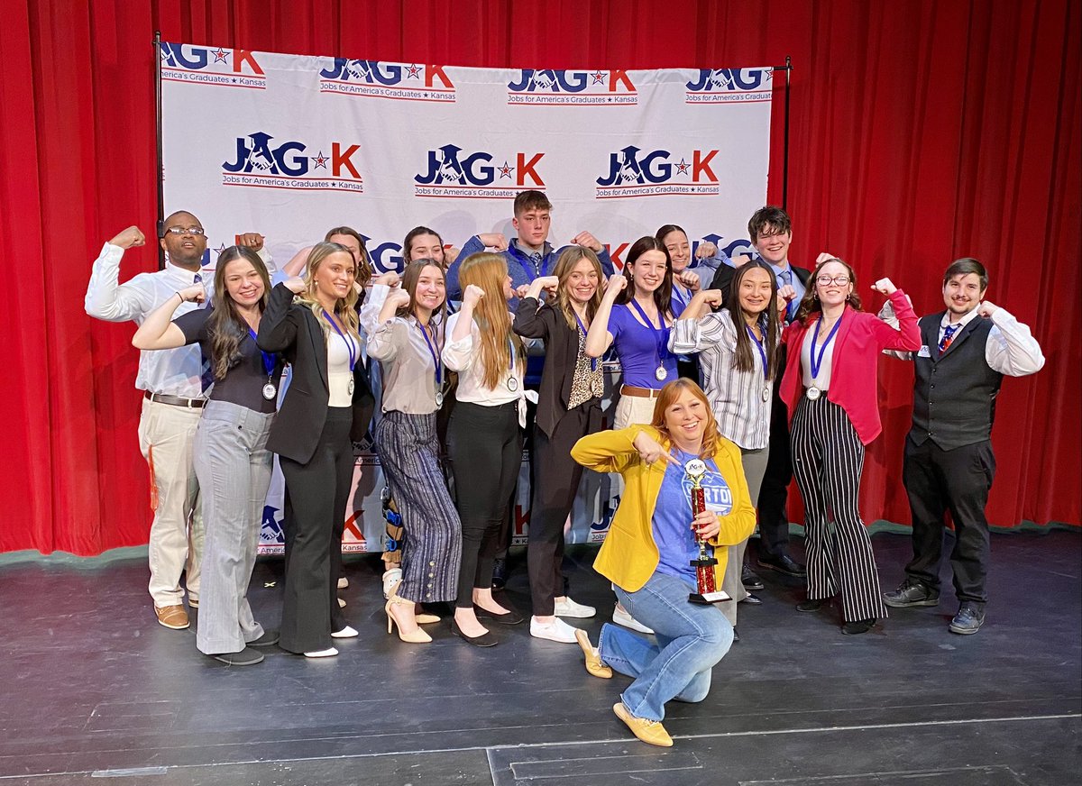 MrMitchell_5's tweet photo. #FlashbackFriday to when #KiowaCountyJAGK won the Region 1 CDC that was held at @BartonCC 2 days ago lol. Proud of this group of students for stepping outside of their comfort zone and representing @KiowaCoSchools well.  S/O @TanaCooper for always getting in the pic w/us #GOJAGK https://t.co/Ojun3vuo3n