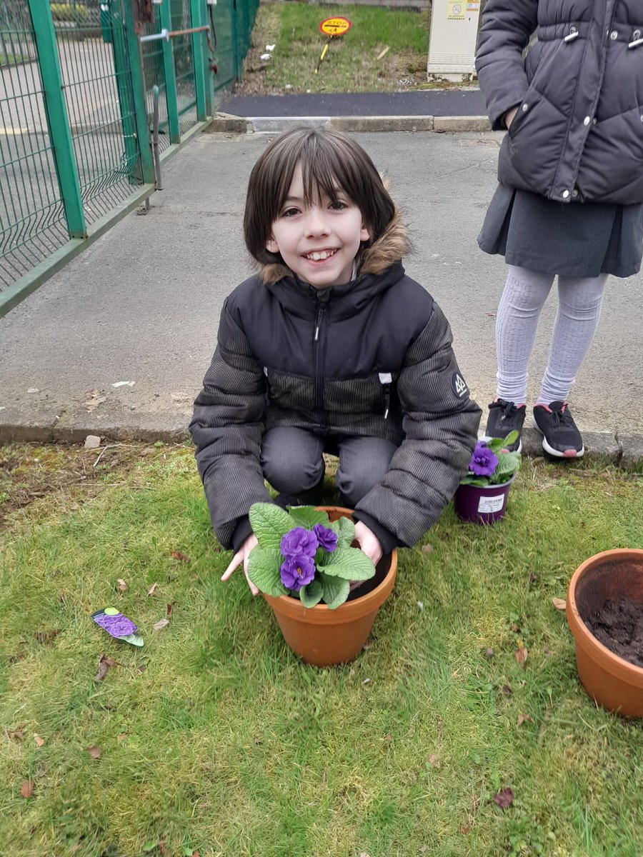 Thank you to our pupils, Miss Anne C, Miss Carmel and Peter for giving the grotto a spring clean.👏👏👏