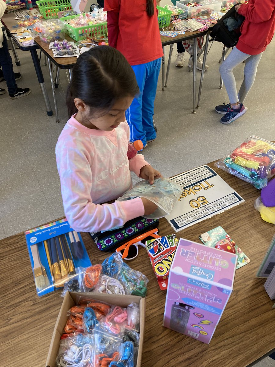 Friday morning Ruffs store shopping for our bulldogs! They use their Ruffs tix earned by being BTA! <a href="/PBISRewards/">PBIS Rewards</a> <a href="/ElRanchoSchools/">El Rancho Schools</a> <a href="/SchPsychNatalie/">School Psych Natalie</a> <a href="/ooliverDLC/">Olivia Oliver</a>