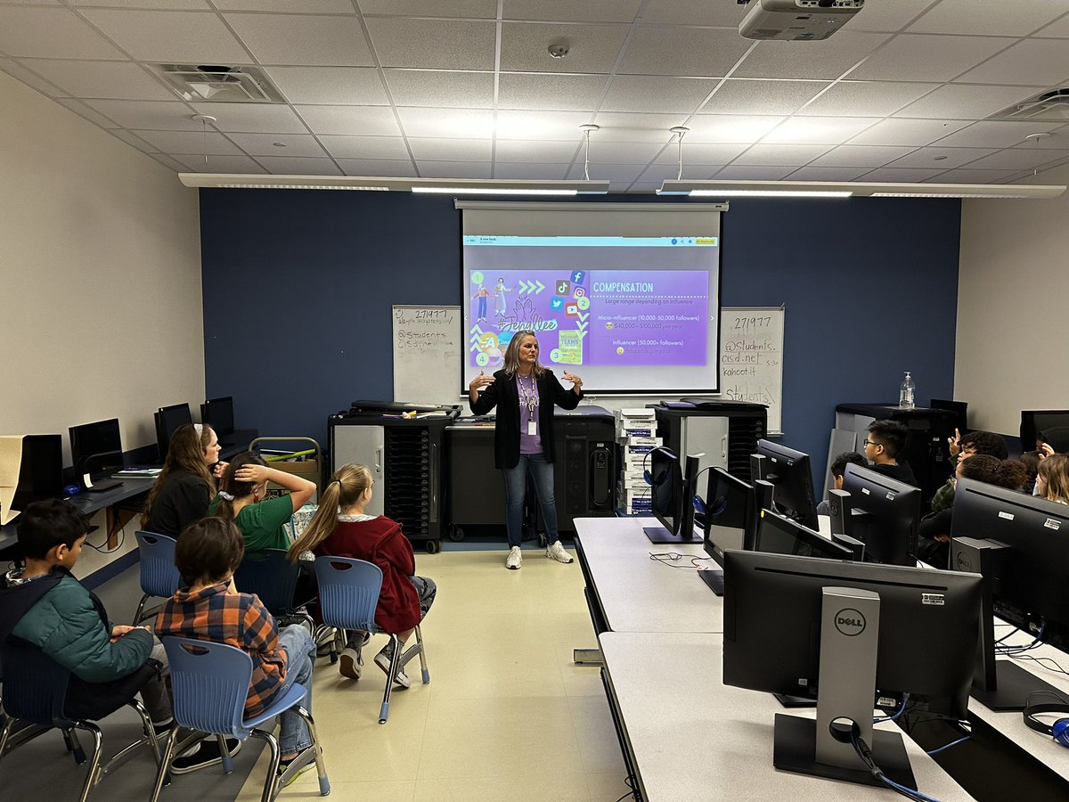 #Jenallee is having a blast sharing 🗣️ about being an Innovation Leader and an #EdTech Influencer & speaker at the @CastleberryElem career day. 🎉
Honored to share our passions! 💖
#CastleberryISD #CISDInnovation #MIEExpert #BetterTogether #MicrosoftTeams