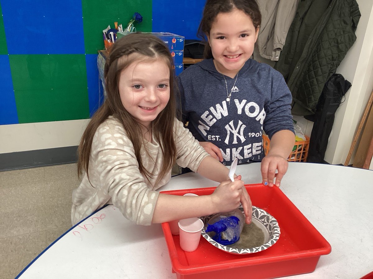 JKSTEAMLAB's tweet image. Paul Bunyan sent a letter to our 2nd graders asking for their help!  Babe the Blue Ox got trapped in ice and needed our students&apos; science skills to help break Babe free of the ice.  Salt, sand, water, and friction all helped to save the day!
@BataviaJK