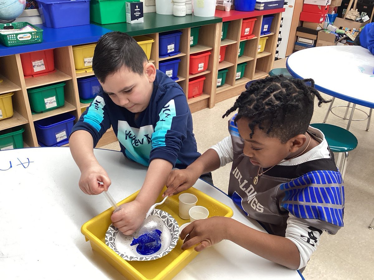 JKSTEAMLAB's tweet image. Paul Bunyan sent a letter to our 2nd graders asking for their help!  Babe the Blue Ox got trapped in ice and needed our students&apos; science skills to help break Babe free of the ice.  Salt, sand, water, and friction all helped to save the day!
@BataviaJK