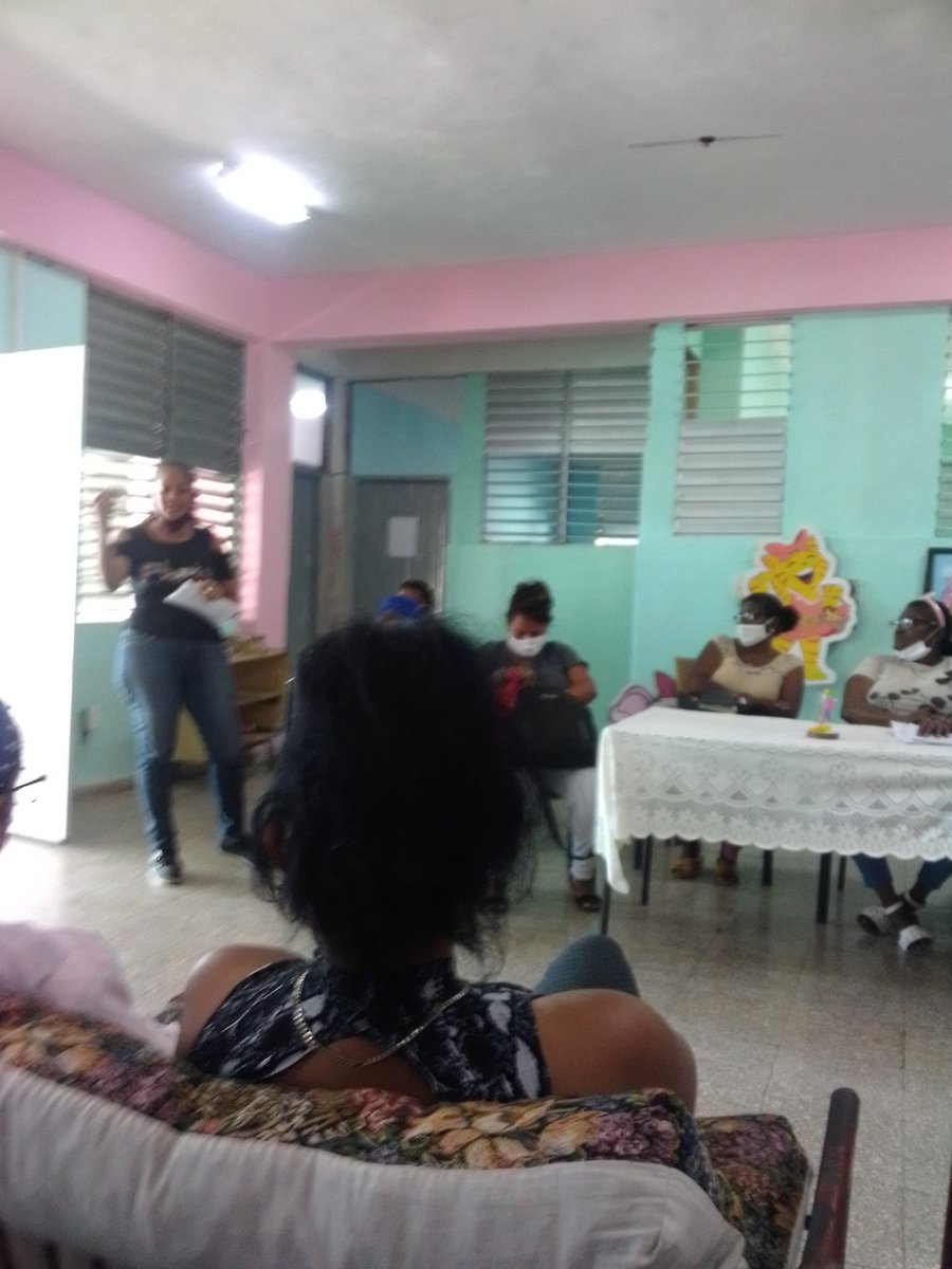 Misleidi18's tweet photo. En el día de ayer se realizó el análisis del presupuesto del año 2023, nos acompaño la metodológa provincial y municipal María Jorosay Rojas, Iliana Sierra y miembros del sindicato provincial y municipal Leidimy Arias, Mirna Linet Calderón. #DpeSantiago, @RaulSamon, #DmeSantiago https://t.co/c738fPwuqi