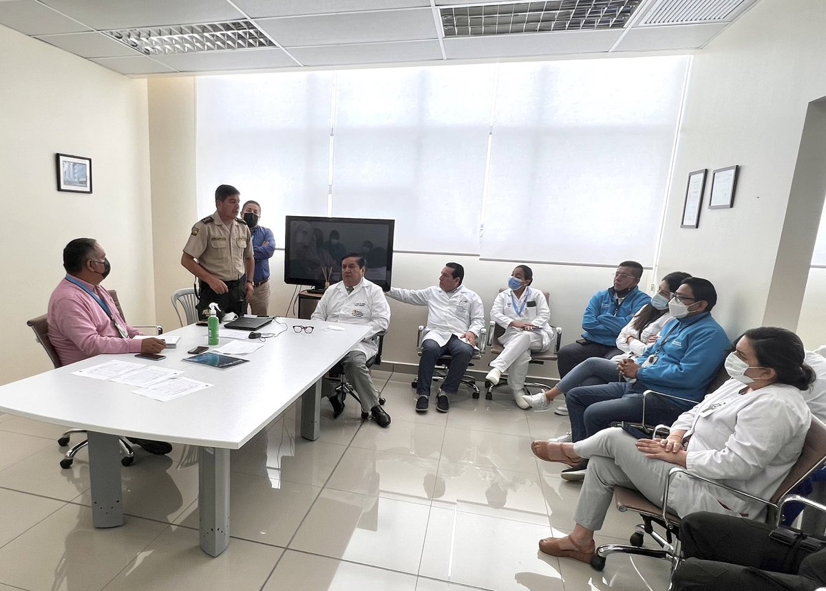 HGuayaquil's tweet photo. #JuntosPorLaSalud | COE hospitalario del @HGuayaquil de @Salud_Ec, mantuvo reunión técnica con @PoliciaEcuador con el objetivo de actualizar los procedimientos de control para fortalecer los protocolos de seguridad que aseguren el bienestar de los pacientes y funcionarios. https://t.co/CJWewhYwSP