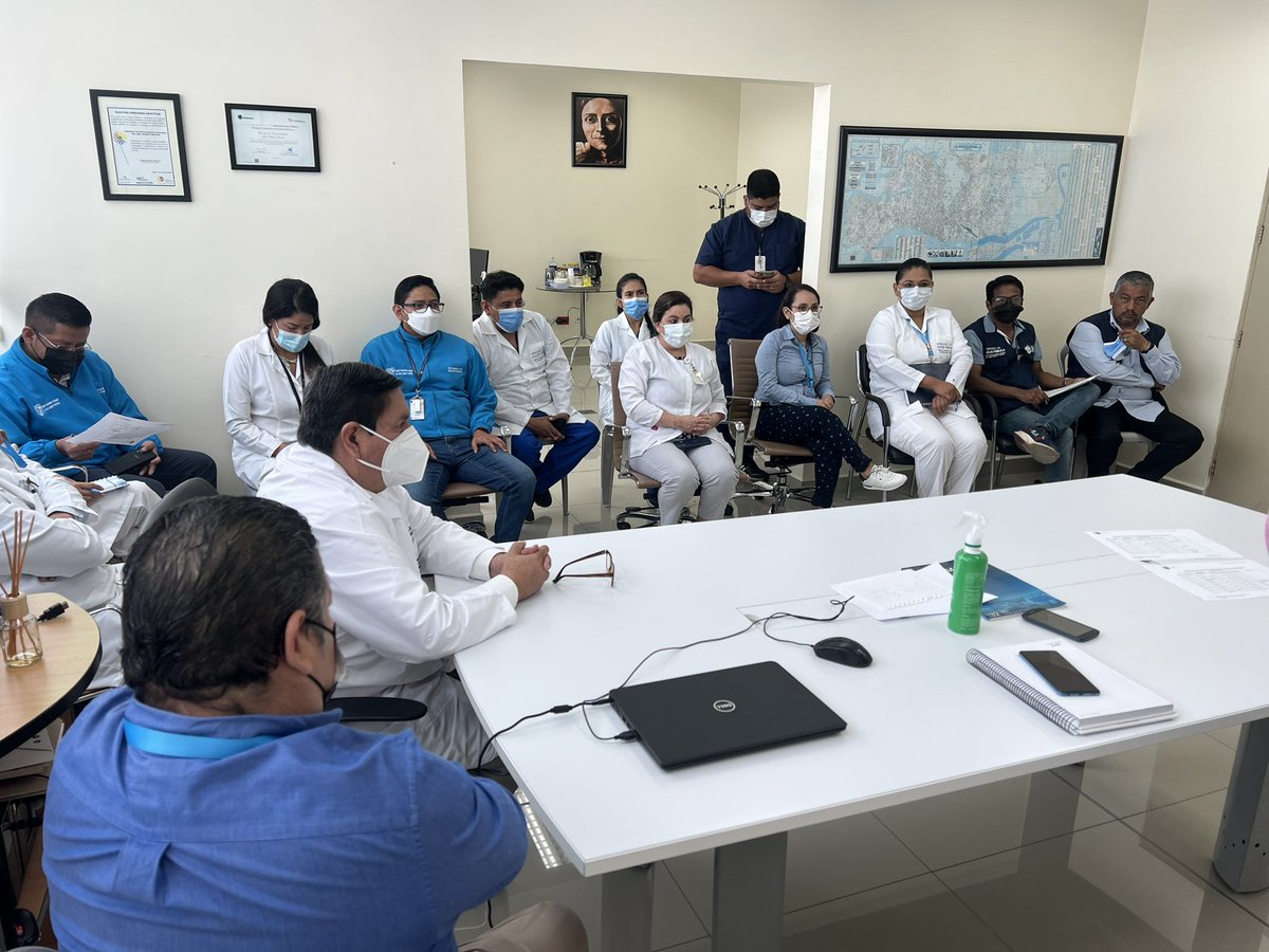 HGuayaquil's tweet photo. #JuntosPorLaSalud | COE hospitalario del @HGuayaquil de @Salud_Ec, mantuvo reunión técnica con @PoliciaEcuador con el objetivo de actualizar los procedimientos de control para fortalecer los protocolos de seguridad que aseguren el bienestar de los pacientes y funcionarios. https://t.co/CJWewhYwSP