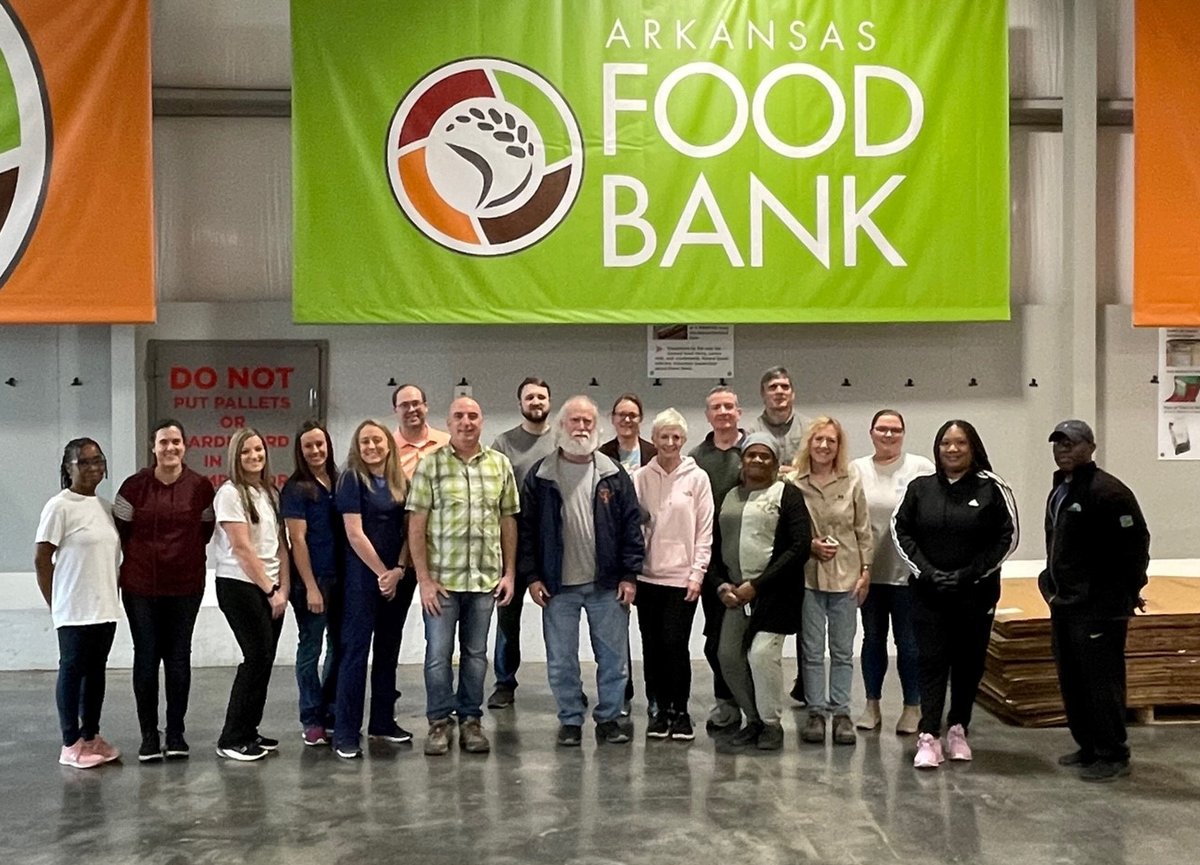 Metroplan staff enjoyed our time volunteering and doing some team building at the Arkansas Food Bank yesterday. 
Our group packed 700 5-pound bags of sweet potatoes for a total of 3500 pounds! We were joined by volunteers from ARORA. 
#volunteerism, #arkansasvolunteermpochallenge