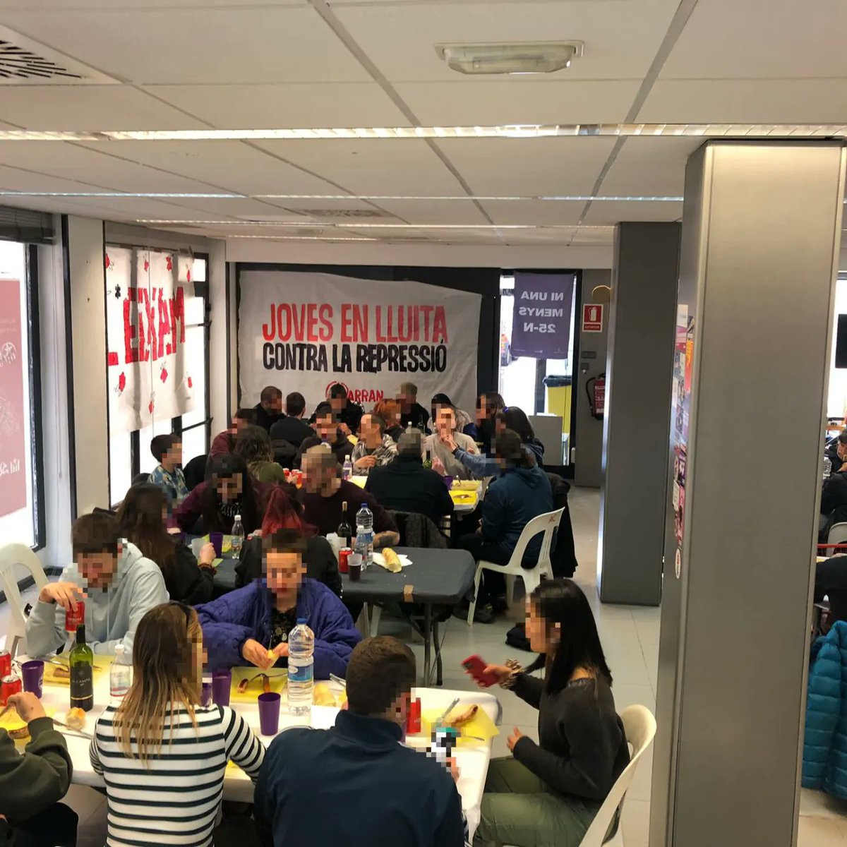 🔗1a JORNADA ANTIREPRESSIVA A L'EIXAM🔗

➡️ Moltes gràcies a tots els col·lectius que van fer possible la jornada del passat diumenge! ✊

➡️ Trobades com aquestes són crucials per teixir aliances antirepressives arreu dels PPCC i combatre a l'estat espanyol i francès!