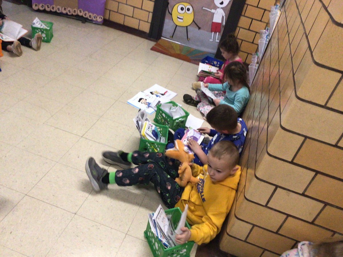 Kindergarten, 1st, and 2nd Grade Reading Train to cap off our #ReadAcrossAmerica2023 festivities! So awesome to see so many engaged in a good book! #HTSDPride #yesSTARS