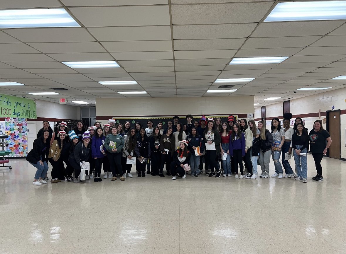 English Honor Society’s #ReadAcrossAmerica was a success! Thank you McDivitt and Grissom for having us!📖 <a href="/FazioSally/">Mrs. Fazio 💜</a> @OBSupCittadino