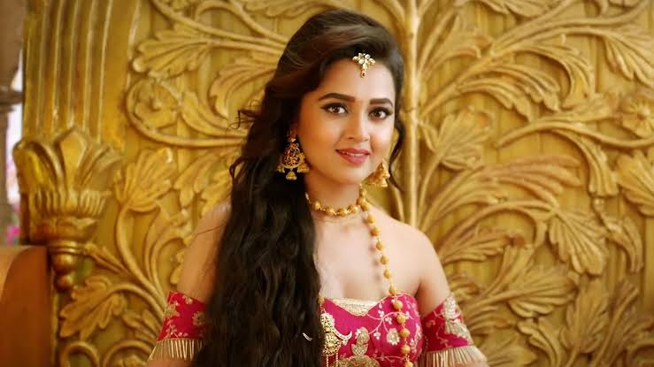 realitygossips's tweet photo. CHOOSE 1 

#TejasswiPrakash #HellyShah 
#JenniferWinget #PriyankaChaharChoudhary𓃵 
#RealityGossips https://t.co/h3scIPnhmS