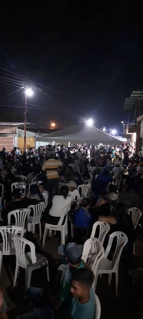 Desde Camaguán (Guárico), compañeros y compañeras del movimiento campesino nos hacen llegar estos materiales del sepelio de Carlos Bolívar, dirigente campesino asesinado ayer por sicarios