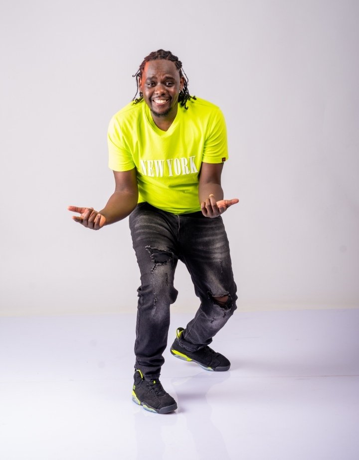 #TeamAfterburn, @deejay_phillz has taken over the @KeepItKiss @AfterburnKISS studio with some dope Kenyan bangers 💃💃 Sherehe ni sheria na hakuna kulala 🔥🔥 @QuellieLouise @Steno_Dj #KeepItKiss #AllDayEveryDay #FireFridays