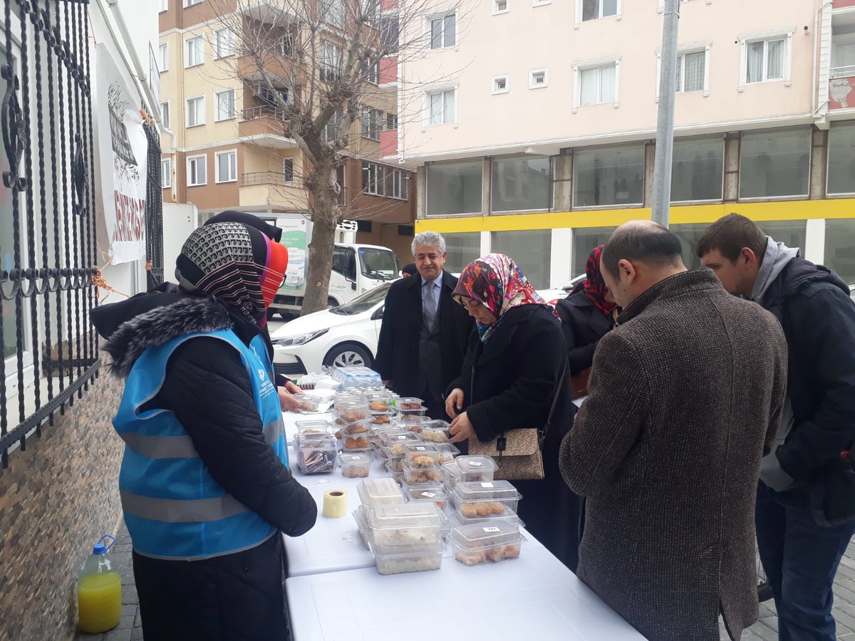CorluMuftulugu's tweet photo. Müftülüğümüze bağlı Kur 'an Kurslarimizda depremzede vatandaşlarımız ihtiyaçlarını karşılamak üzere geçen hafta ve bu hafta cuma günleri kermes düzenlendi.
#mevluthaliloglu #corlumuftugu #deprem #diyanet #tekirdagmuftulugu #kesfet https://t.co/YzKRuf4Lxp