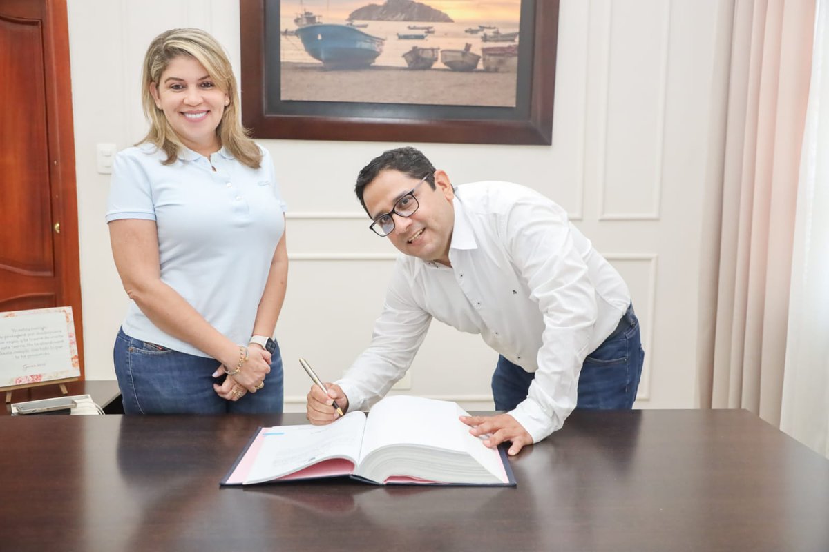 PoloDiazG's tweet image. Nueva vieja cara en la @SantaMartaDTCH. Ómar Segura será ahora el encargado de la Dirección Jurídica de la Alcaldía de @VirnaJohnson. #LesComento