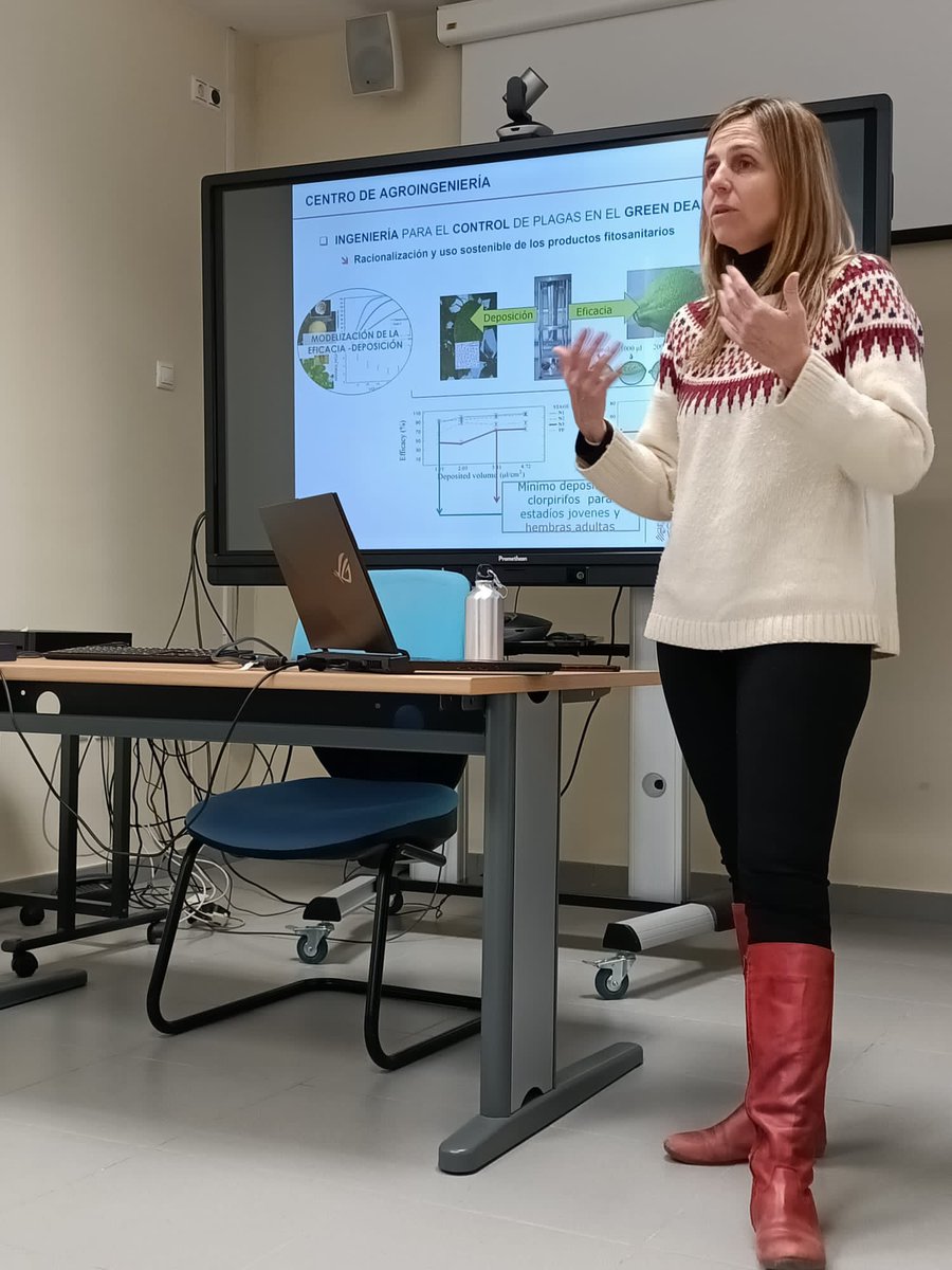 LabMecaIVIA's tweet image. Colaboración del @GVAivia con @CoopsAgroCV en el programa de formación de jóvenes agricultores #Cultiva22 #ProgramaCultiva @JoseBlasco27 y Patricia Chueca del Centro de Agroingeniería y Luis Bonet de @IviaRiegos