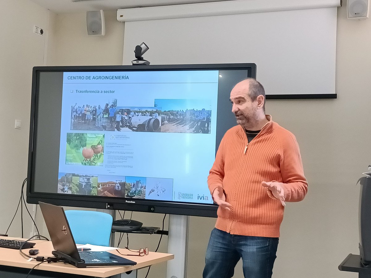 LabMecaIVIA's tweet image. Colaboración del @GVAivia con @CoopsAgroCV en el programa de formación de jóvenes agricultores #Cultiva22 #ProgramaCultiva @JoseBlasco27 y Patricia Chueca del Centro de Agroingeniería y Luis Bonet de @IviaRiegos