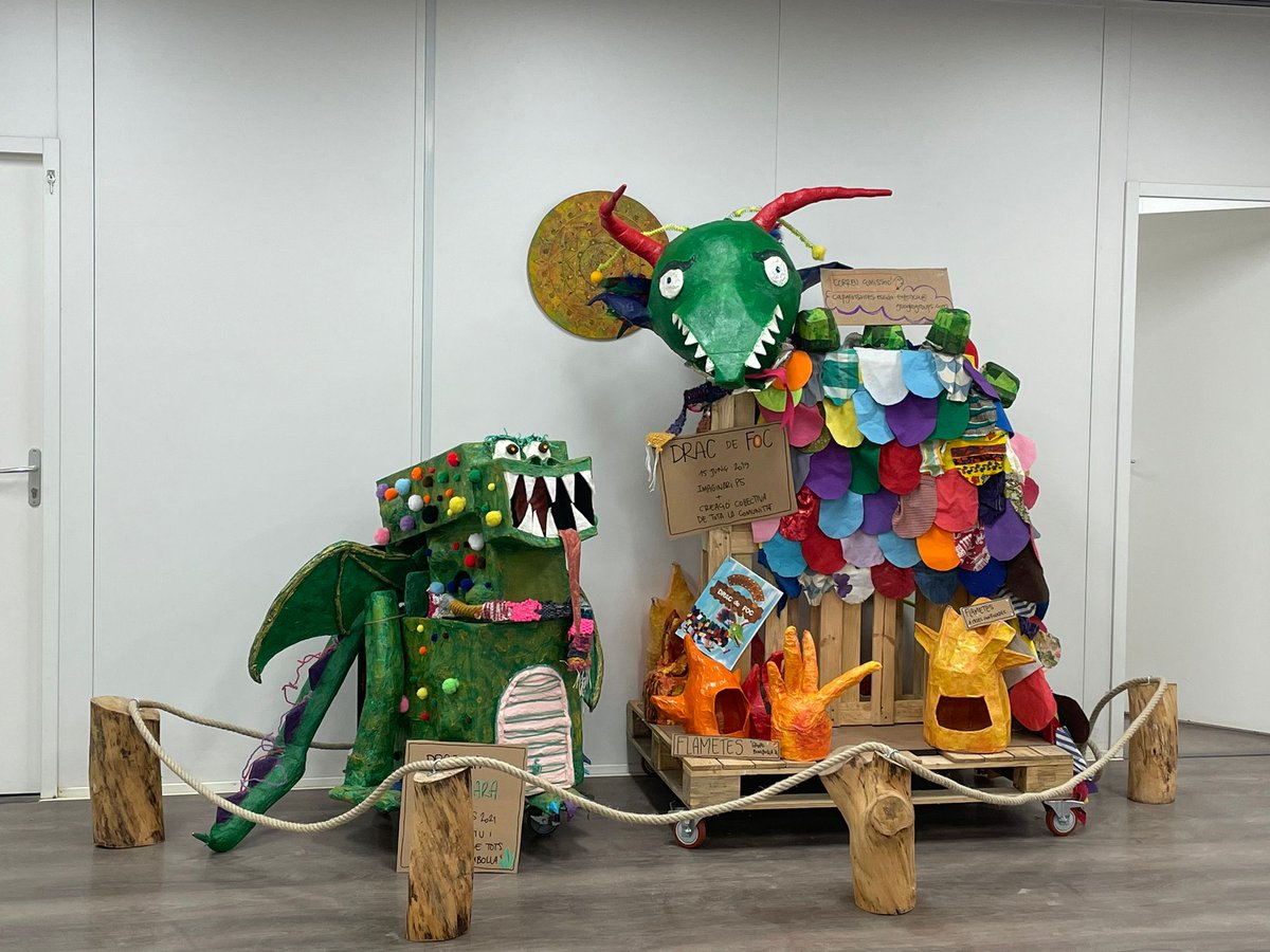 Algú molt especial també donarà la benvinguda a les famílies que vinguin a les portes obertes...

🐉 Drac de Foc, 🐲 Atzavara i 🔥🔥Flametes preparats gràcies a la Comissió de Capgrossaires!