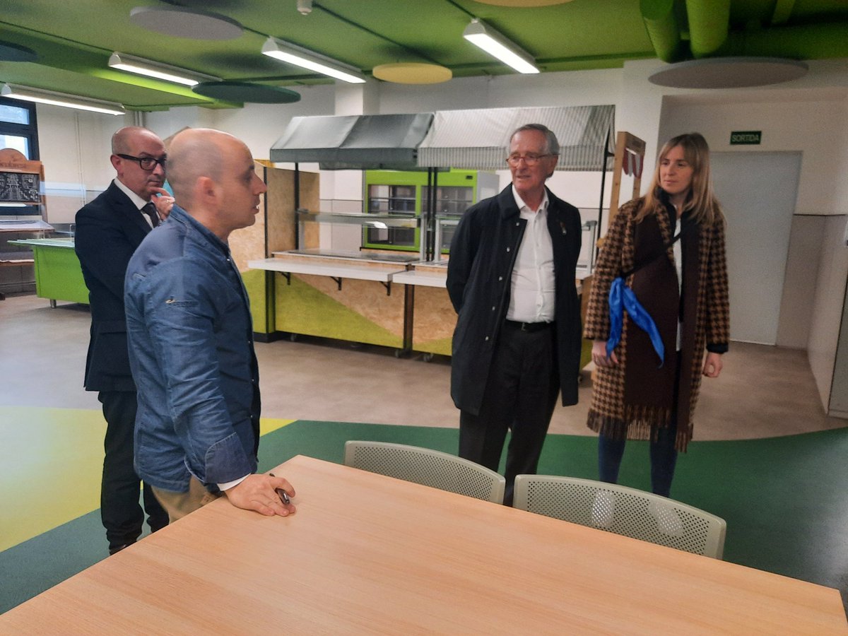 xaviertrias's tweet photo. Avui he visitat Restaula, l'Escola Superior d'Hostaleria de @VedrunaGracia, una proposta de qualitat de la mà d'un projecte educatiu de primer nivell fortament arrelat a la Vila de Gràcia.
Felicitats!
@tornatrias https://t.co/xIXRL6SWuY