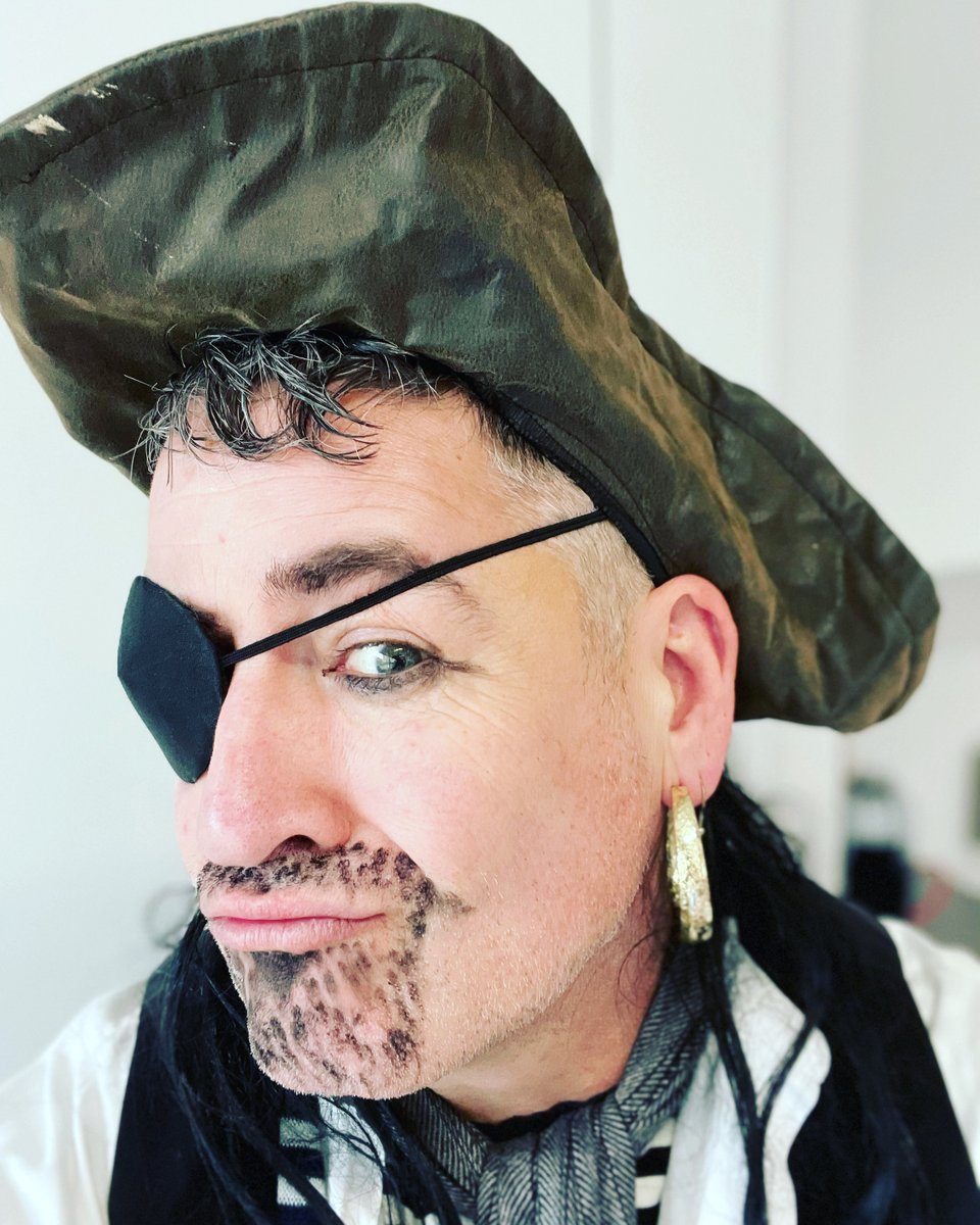 dreambeastpoems's tweet photo. World Book Day was such fun with Nursery and then I did a workshop with Year 2s on the eternally inspiring #MagicBox by #KitWright - it never fails to produce poetry of the highest order. I've been using that poem since my 1st year of teaching 30 years ago. A classic! https://t.co/JPPBS6INct