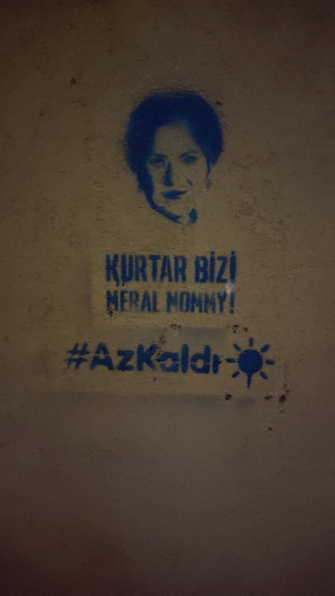 ajans_muhbir's tweet photo. İstanbul sokaklarında Meral Akşener’e destek veriliyor.

“Kurtar bizi Meral Moomy.” https://t.co/oAoMMu48t7