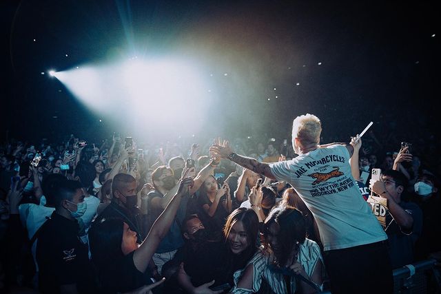 OneRepublic's tweet photo. Bangkok was everything we hoped it would be. We LOVE THIS CITY!! https://t.co/UIAJaGE1kR