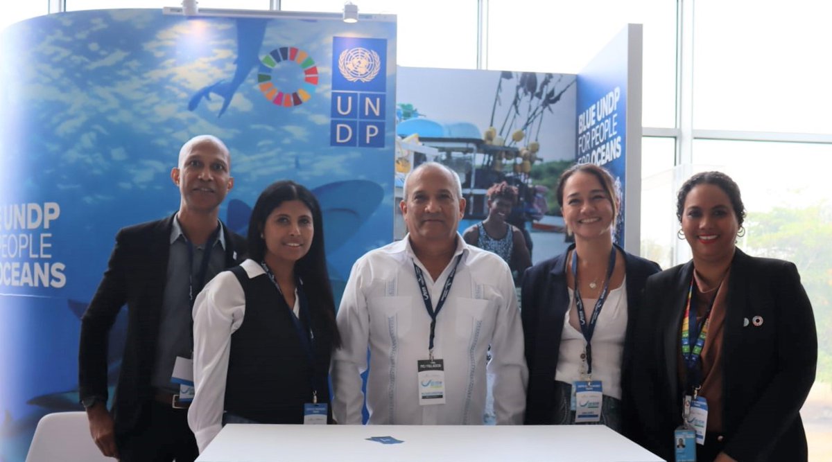 PNUDPanama's tweet photo. Junto a  @CancilleriaPma y @MiAmbientePma compartimos #BlueUNDP.  Soluciones innovadoras #Tecnologia. Gracias a todos y todas por compartir sus iniciativas con @PNUDPanama en @OurOceanPanama. Compromisos para las personas y el planeta. 🌊🌎
#BoothReciclado 
#JAQUEMATTE 
@sacasa_u https://t.co/MeA0X9R0Vx